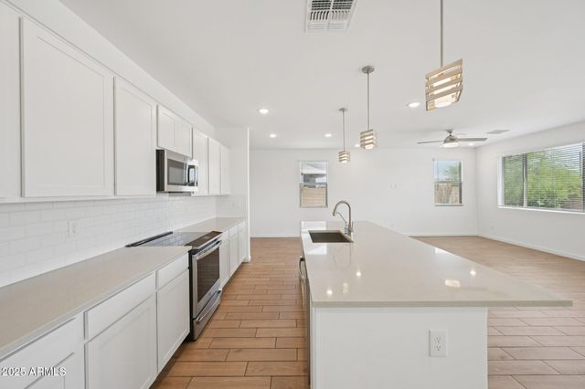 7221 N 74TH Avenue, Glendale, AZ 85303