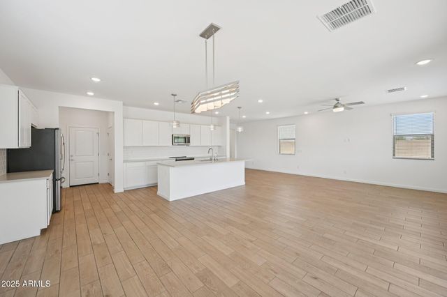 7221 N 74TH Avenue, Glendale, AZ 85303