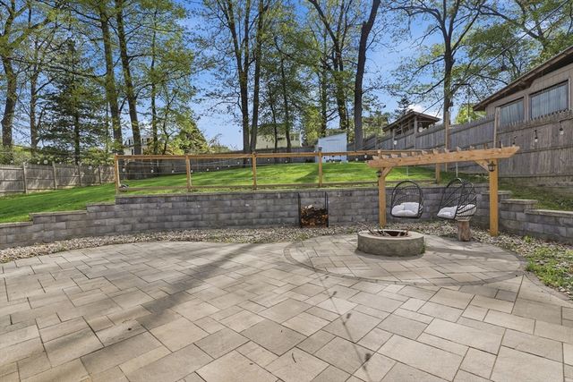 13 Marilyn Drive, Auburn, MA 01501