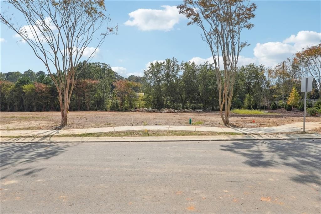 Image 8 of property listing at 4510 Muskogee Court, Cumming, GA 30040