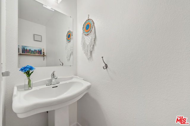 350 Burchett Street 101, Glendale, CA 91203