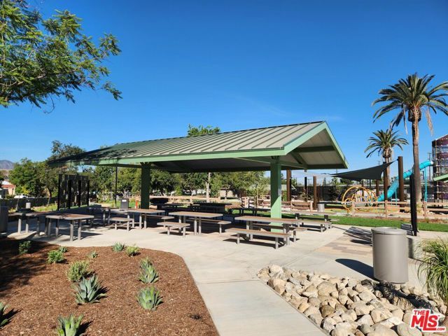 350 Burchett Street 101, Glendale, CA 91203