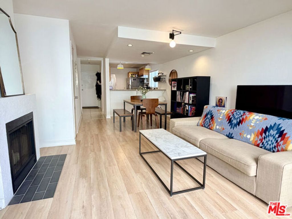 350 Burchett Street 101, Glendale, CA 91203