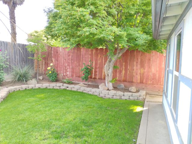 976 E Minarets Avenue, Fresno, CA 93720