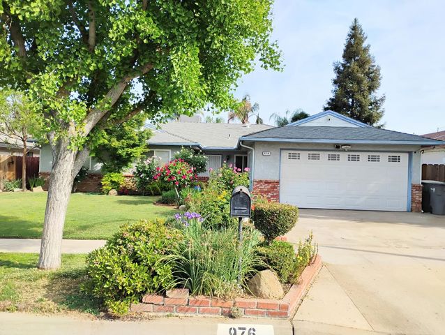 976 E Minarets Avenue, Fresno, CA 93720