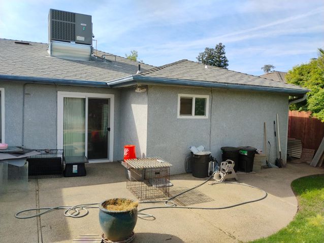 976 E Minarets Avenue, Fresno, CA 93720