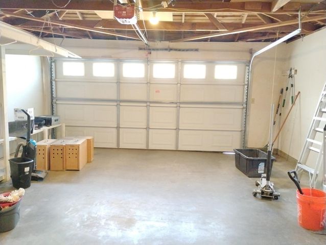 976 E Minarets Avenue, Fresno, CA 93720