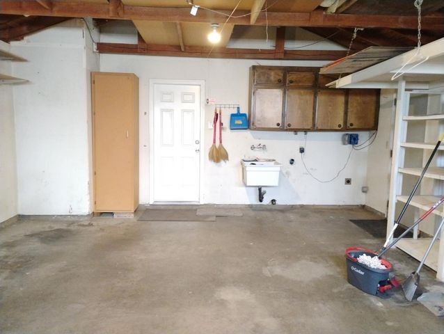 976 E Minarets Avenue, Fresno, CA 93720