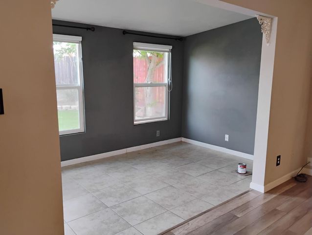 976 E Minarets Avenue, Fresno, CA 93720