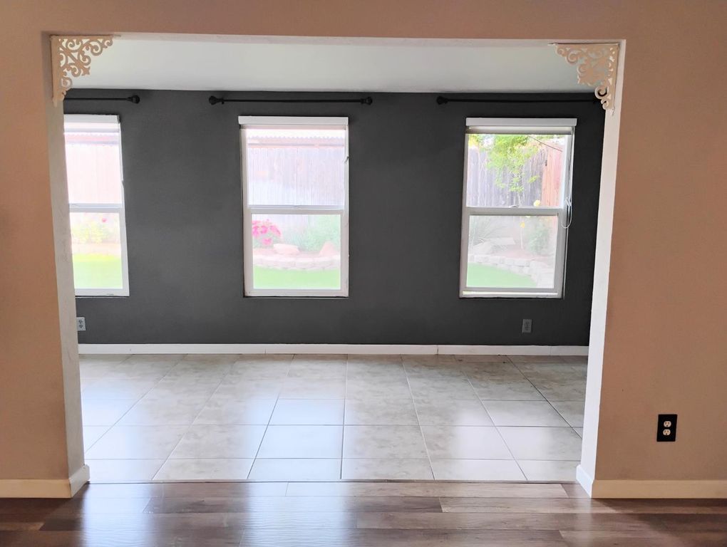 Image 4 of property listing at 976 E Minarets Avenue, Fresno, CA 93720