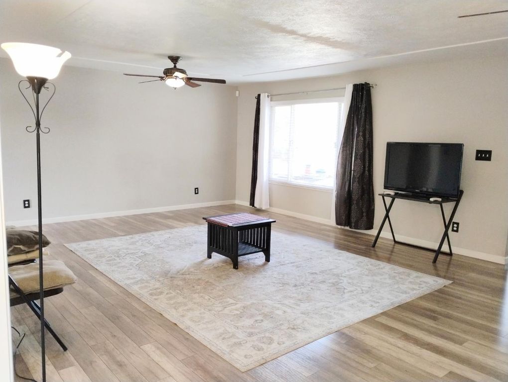 Image 7 of property listing at 976 E Minarets Avenue, Fresno, CA 93720