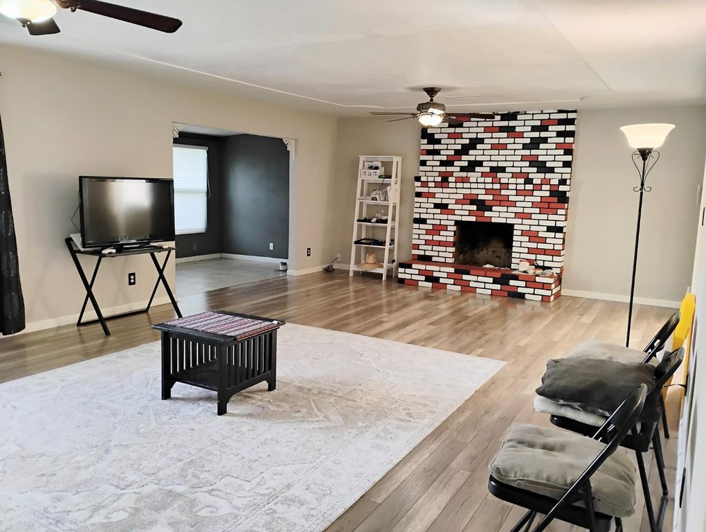 Image 8 of property listing at 976 E Minarets Avenue, Fresno, CA 93720