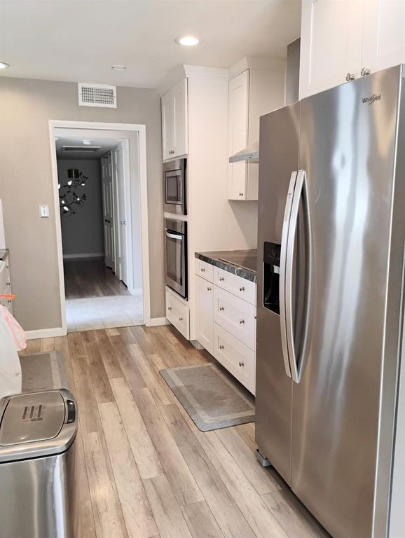 Image 9 of property listing at 976 E Minarets Avenue, Fresno, CA 93720