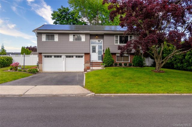 395 Saldane Avenue, North Babylon, NY 11703