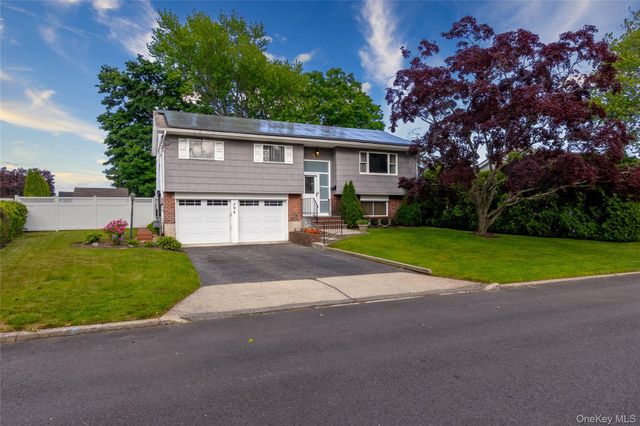 395 Saldane Avenue, North Babylon, NY 11703