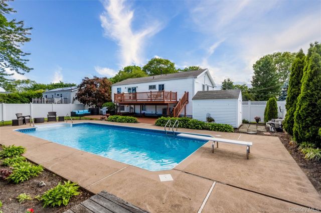395 Saldane Avenue, North Babylon, NY 11703