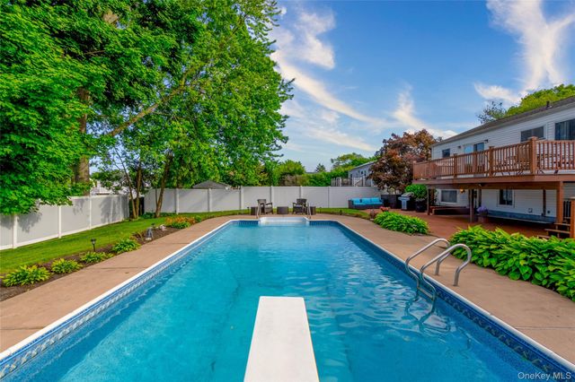 395 Saldane Avenue, North Babylon, NY 11703