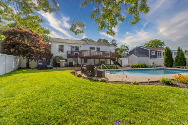 395 Saldane Avenue, North Babylon, NY 11703