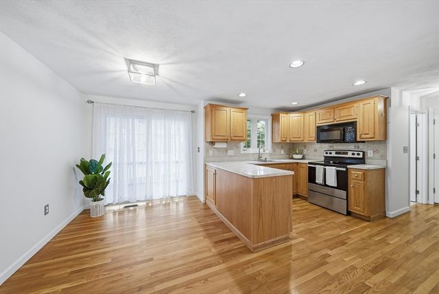 35 Buena Vista Dr, Attleboro, MA 02703