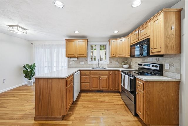 35 Buena Vista Dr, Attleboro, MA 02703