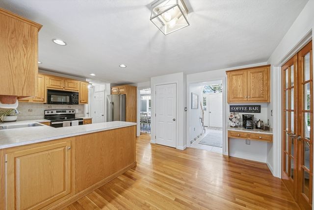 35 Buena Vista Dr, Attleboro, MA 02703