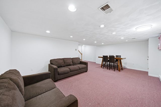 35 Buena Vista Dr, Attleboro, MA 02703