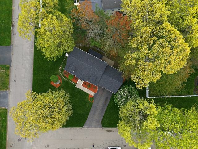 35 Buena Vista Dr, Attleboro, MA 02703