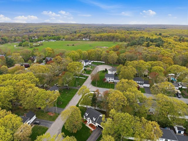 35 Buena Vista Dr, Attleboro, MA 02703
