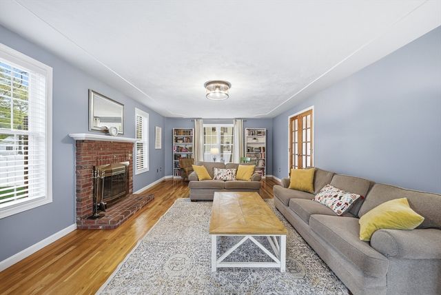 35 Buena Vista Dr, Attleboro, MA 02703