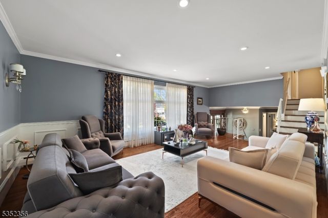 16 Baldwin Ter, Wayne Twp., NJ 07470
