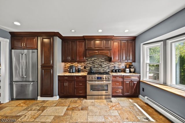 16 Baldwin Ter, Wayne Twp., NJ 07470