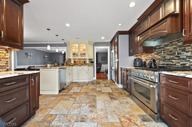 16 Baldwin Ter, Wayne Twp., NJ 07470