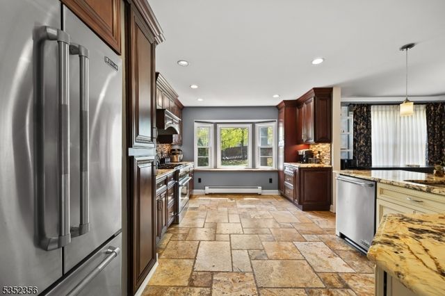 16 Baldwin Ter, Wayne Twp., NJ 07470