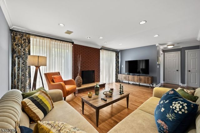 16 Baldwin Ter, Wayne Twp., NJ 07470