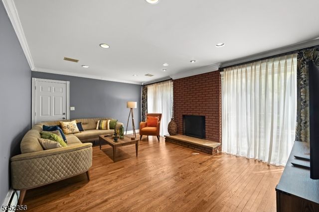 16 Baldwin Ter, Wayne Twp., NJ 07470