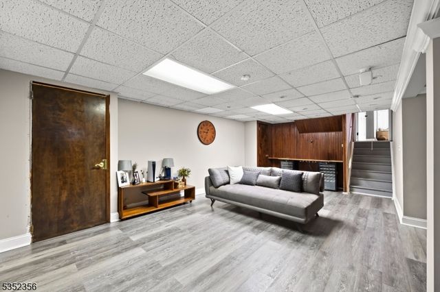 16 Baldwin Ter, Wayne Twp., NJ 07470