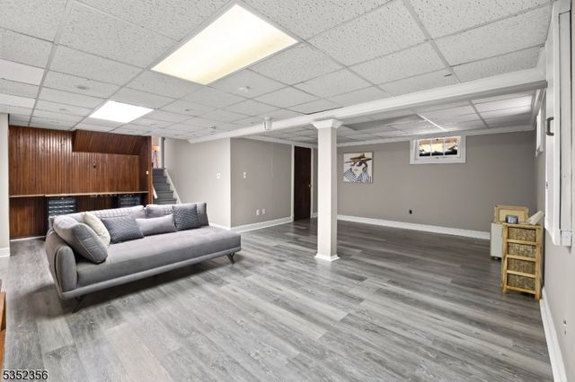 16 Baldwin Ter, Wayne Twp., NJ 07470