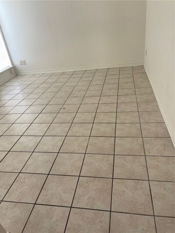 6513 Long Meadow Dr, Corpus Christi, TX 78413