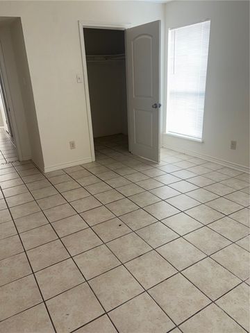 6513 Long Meadow Dr, Corpus Christi, TX 78413