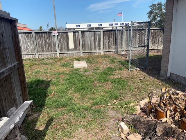 6513 Long Meadow Dr, Corpus Christi, TX 78413