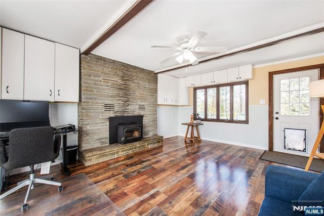 8 Stonehedge Lane, Andover Boro, NJ 07821