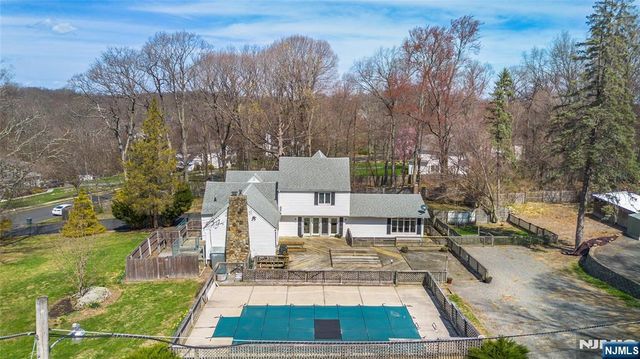 8 Stonehedge Lane, Andover Boro, NJ 07821