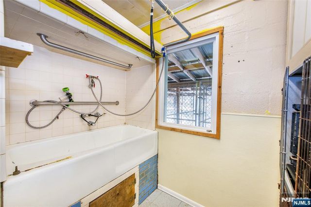 8 Stonehedge Lane, Andover Boro, NJ 07821