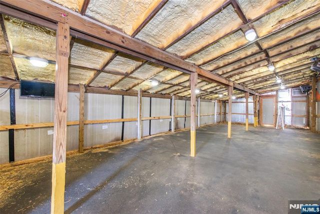 8 Stonehedge Lane, Andover Boro, NJ 07821