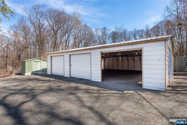 8 Stonehedge Lane, Andover Boro, NJ 07821