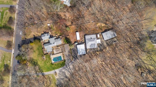 8 Stonehedge Lane, Andover Boro, NJ 07821