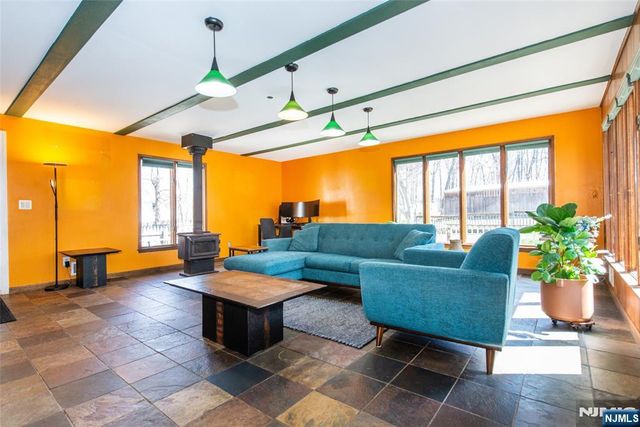 8 Stonehedge Lane, Andover Boro, NJ 07821