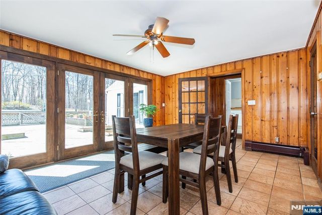 8 Stonehedge Lane, Andover Boro, NJ 07821