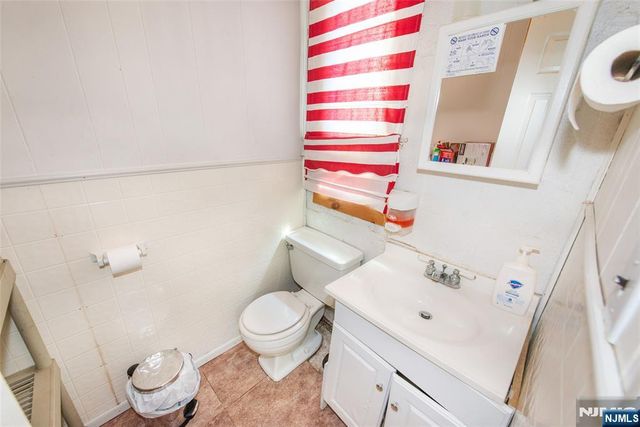 8 Stonehedge Lane, Andover Boro, NJ 07821