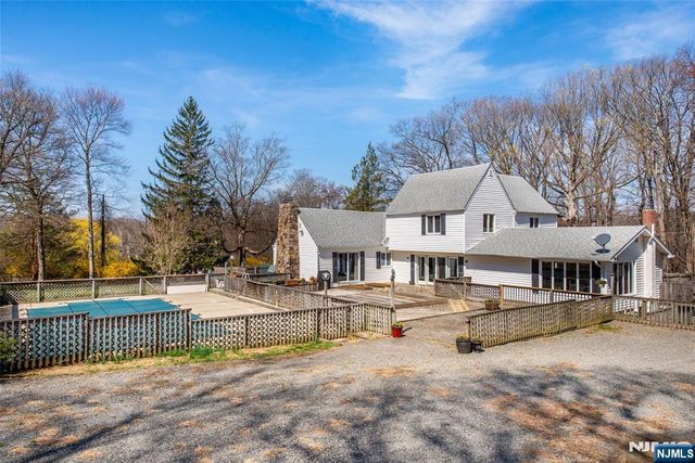 8 Stonehedge Lane, Andover Boro, NJ 07821